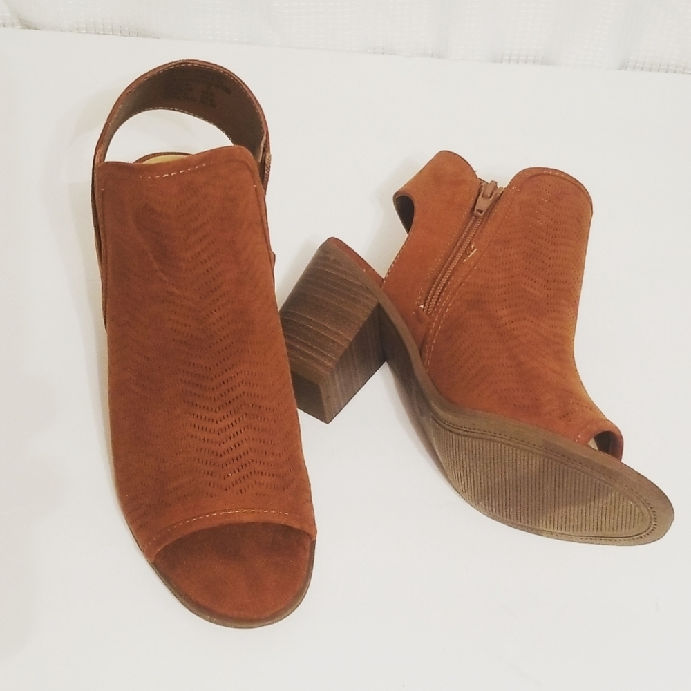 Time and true memory foam  peep-toe Booties